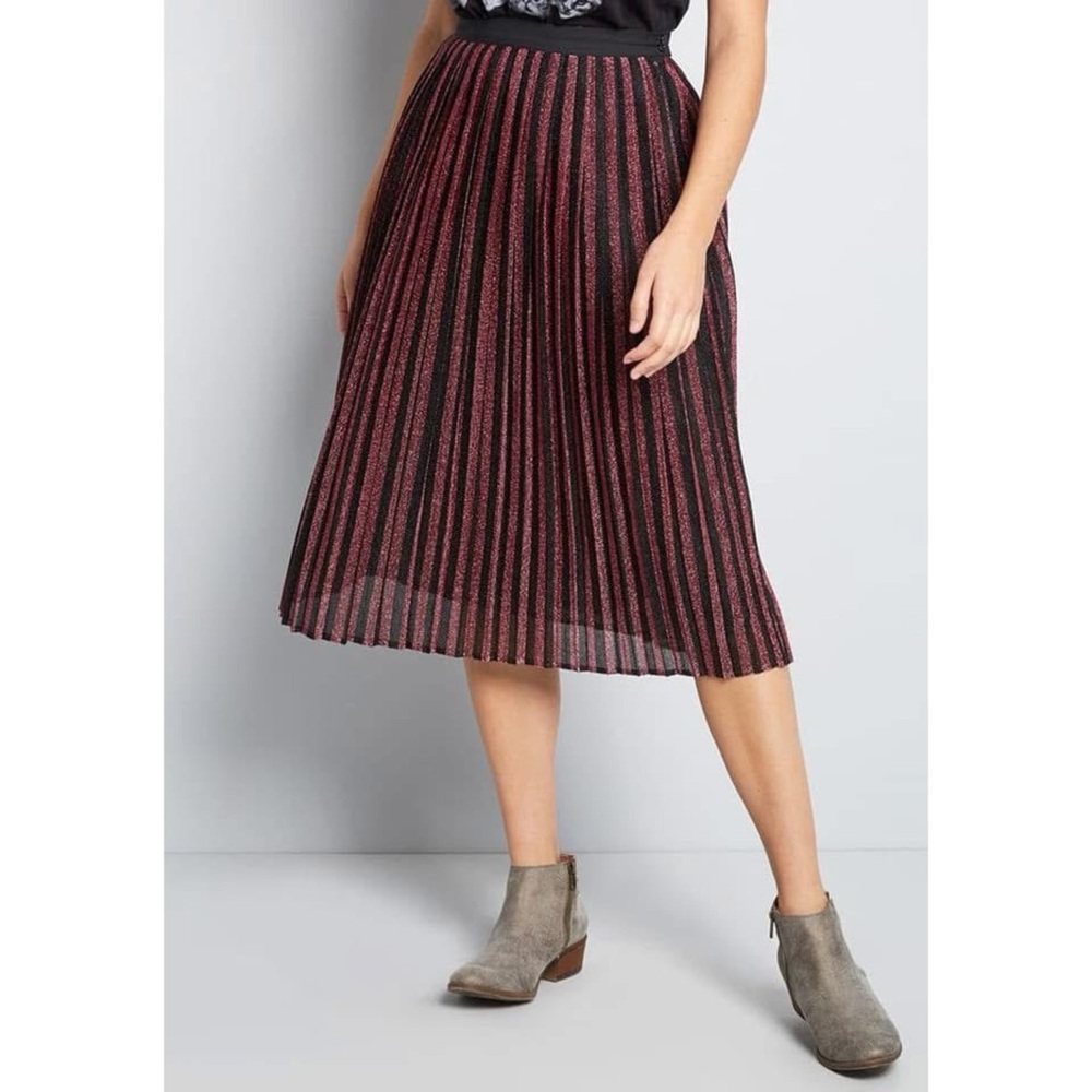 ModCloth Glitz the Spot Pleated Skirt